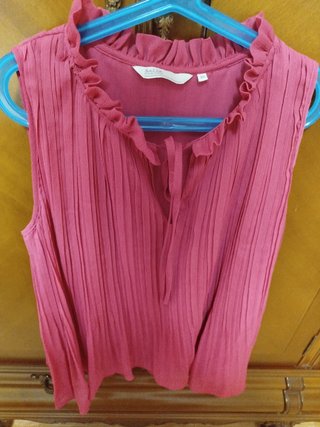2... Blusa de chica rosa plisada y camiseta Salsa