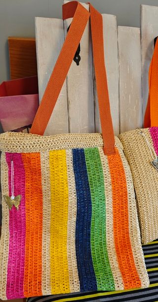 Bolso de rafia multicolor cualquier uso.