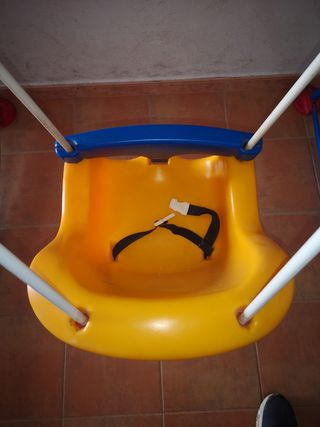 Columpio infantil amarillo y azul