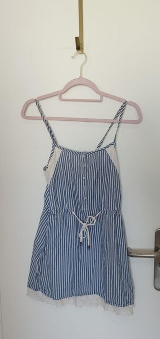 Vestido de rayas con encaje