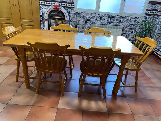 Mesa y 6 Sillas de Madera Pino