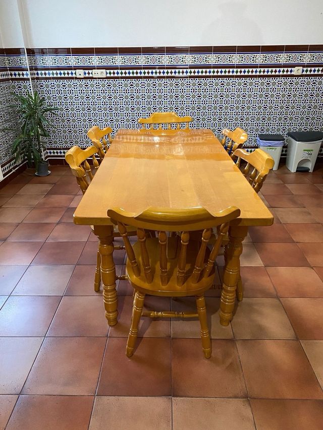 Mesa y 6 Sillas de Madera Pino