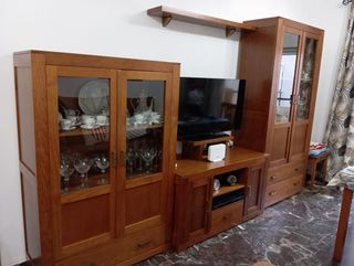 Mueble de madera marrón