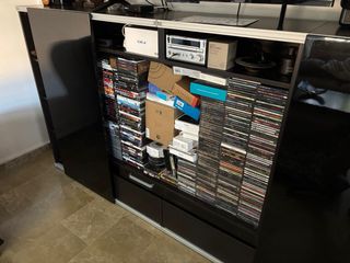 Mueble TV Ikea Negro y Marrón con puertas deslizan