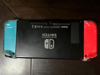 Nintendo Switch + 2 Mandos Pro + 8 Juegos + funda