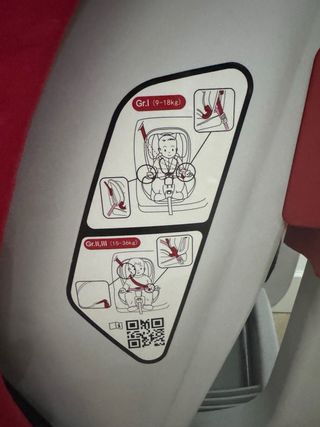 Silla infantil roja para coche marca Chicco