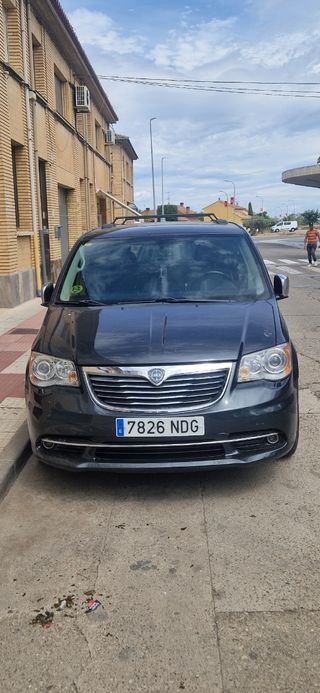 Lancia Voyager 2012