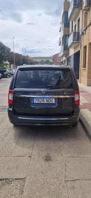 Lancia Voyager 2012