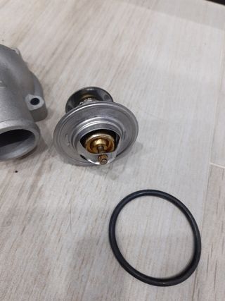 Termostato y codo Ford Fiesta L