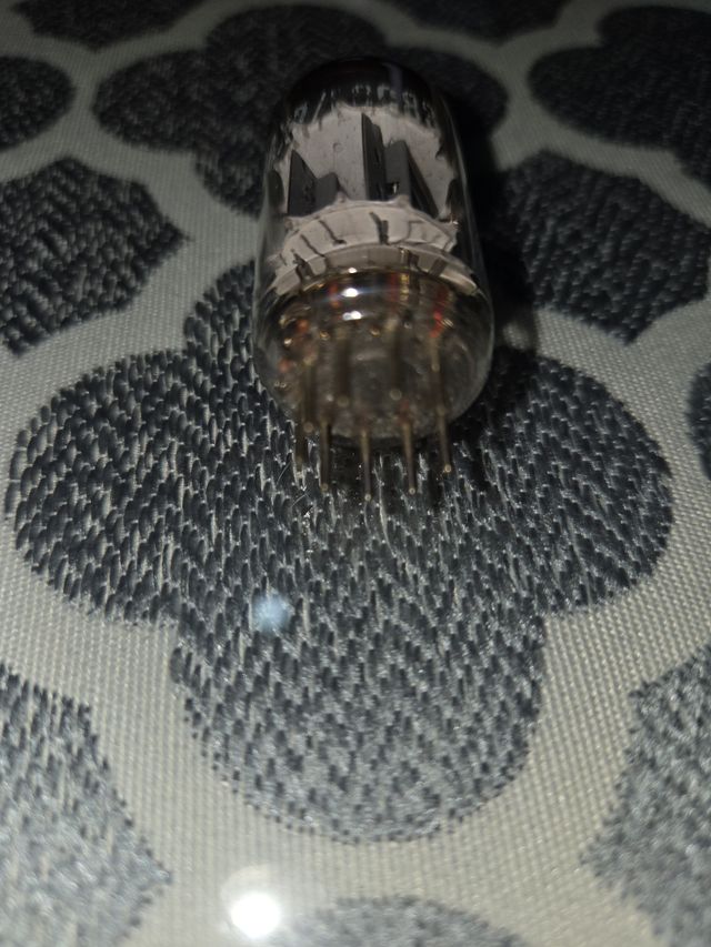 Válvula  ECC83 radio antigua de valvulas