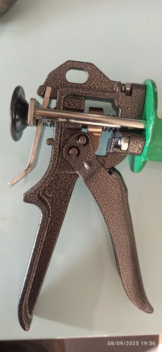 Pistola para tacos químicos