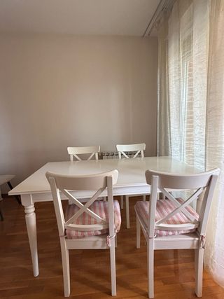 Mesa comedor y 4 sillas IKEA blancas
