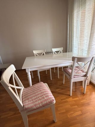Mesa comedor y 4 sillas IKEA blancas