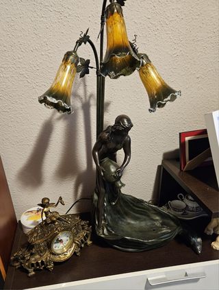 Lámpara de mesa estilo Tiffany 
