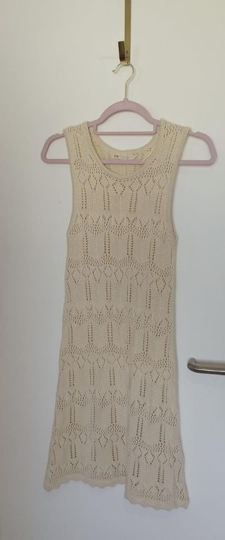 Vestido de punto beige sin mangas