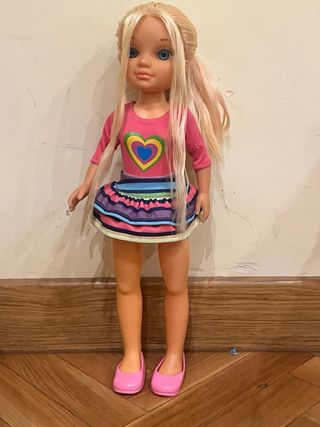 Muñeca Nancy pelo rubio y falda