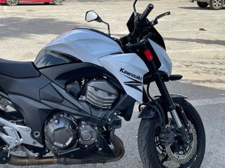 Kawasaki Z800 27.000km  (Version limitable )