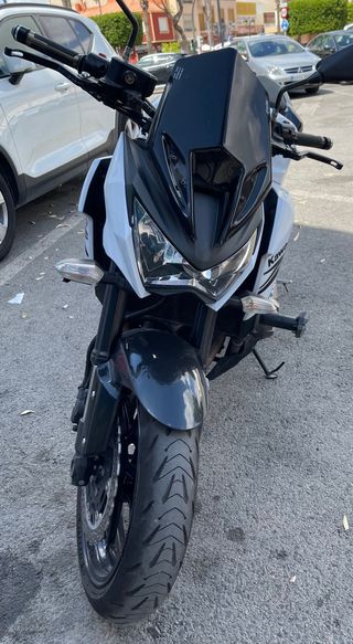 Kawasaki Z800 27.000km  (Version limitable )