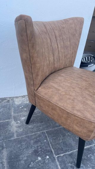 Sillón moderno marrón