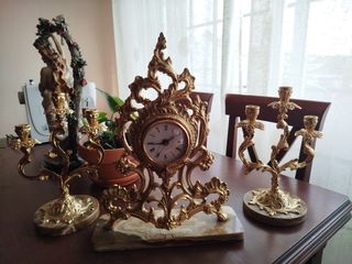 Candelieri e orologio decorativo in bronzo
