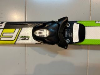 Bota de esquí infantil Rossignol y esquís Fischer