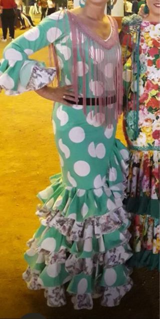 Traje de flamenca verde y blanco