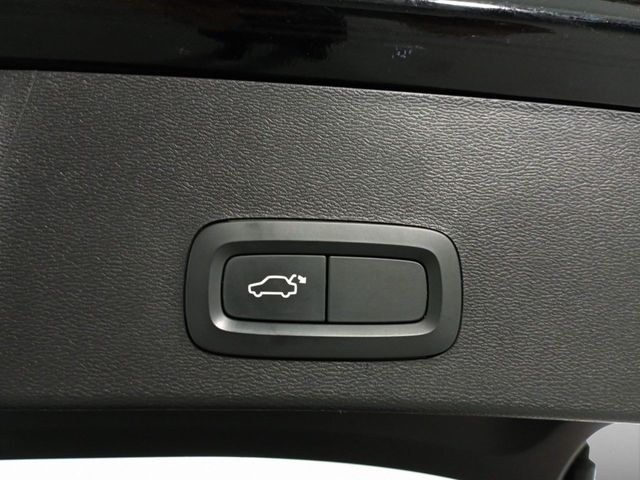 Volvo XC40 Business Plus 2WD