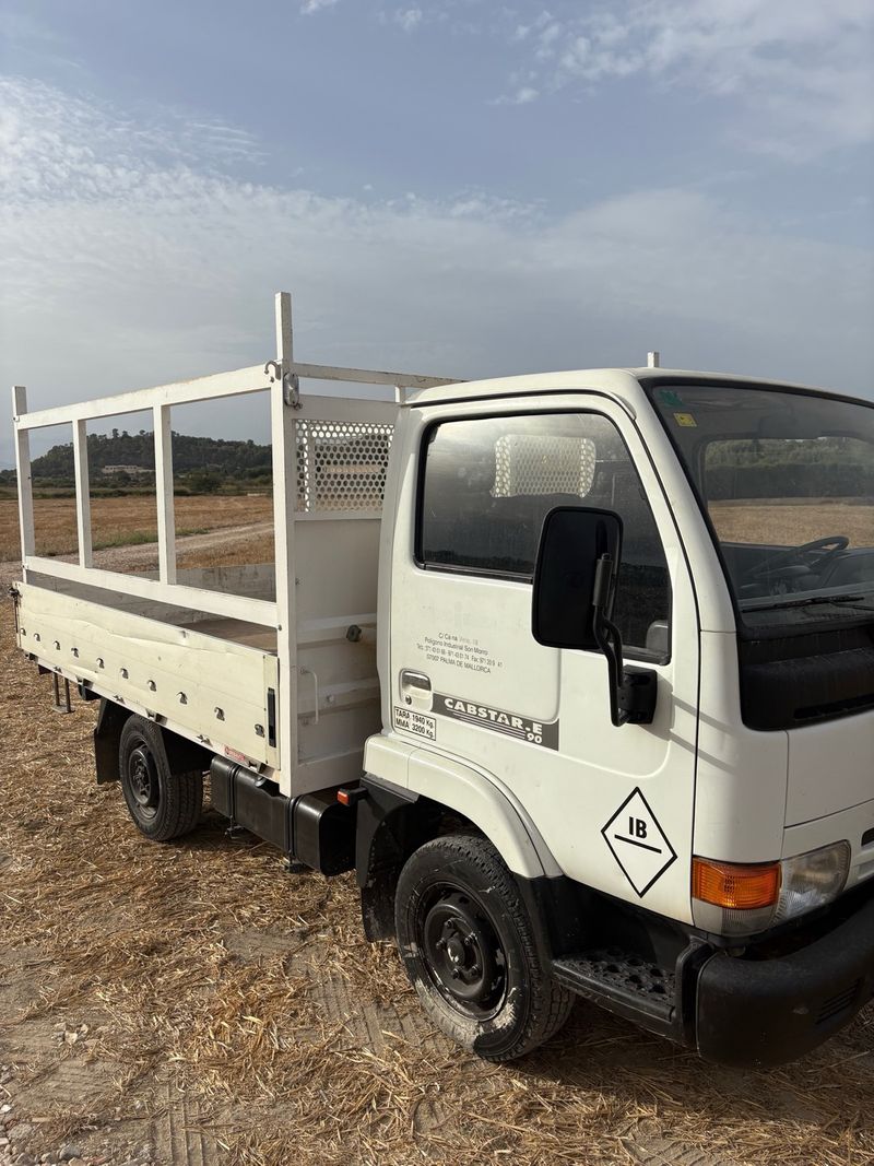 Nissan Cabstar 2002 - foto 1