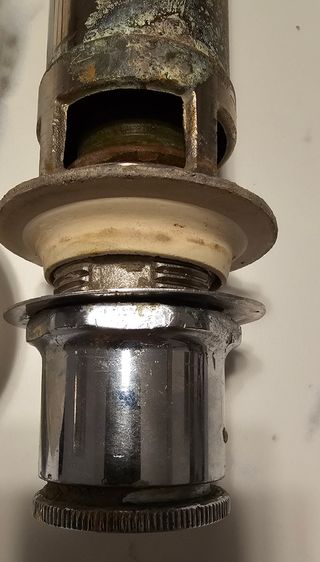 Valvola + galleggiante + pulsante per WC