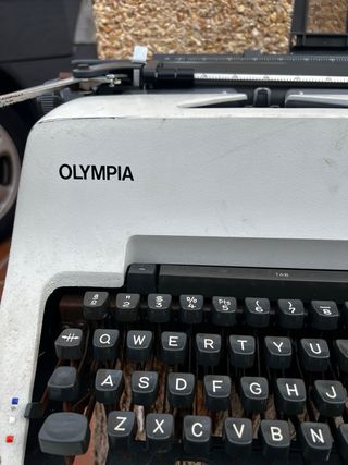 Máquina de escribir Olympia vintage