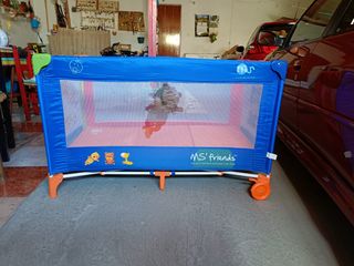 Cuna de viaje infantil con dibujos