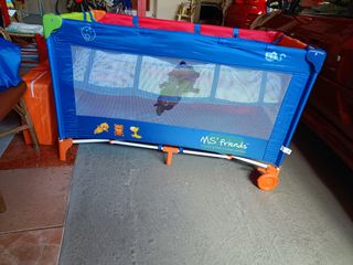 Cuna de viaje infantil con dibujos