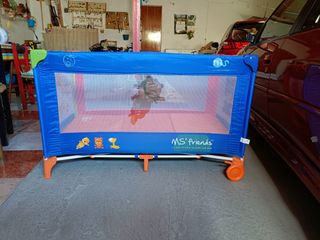 Cuna de viaje infantil con dibujos