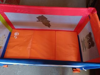 Cuna de viaje infantil con dibujos