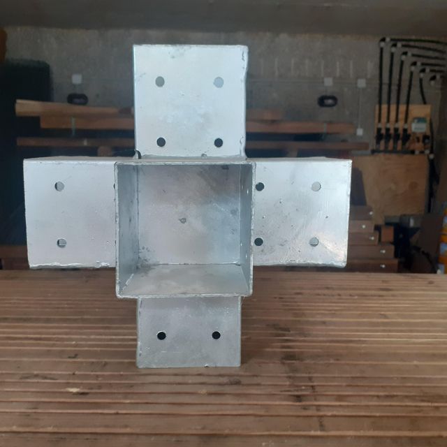 Conector cruz 5 vigas metal para pérgola