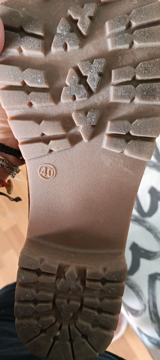 Botas marrones con cordones