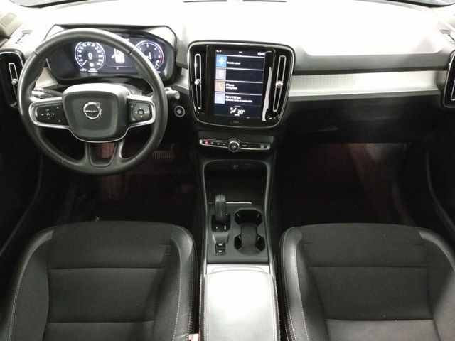 Volvo XC40 Business Plus 2WD