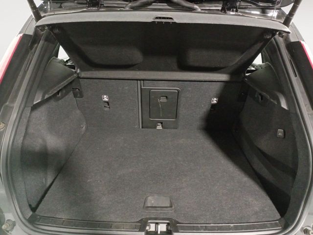 Volvo XC40 Business Plus 2WD