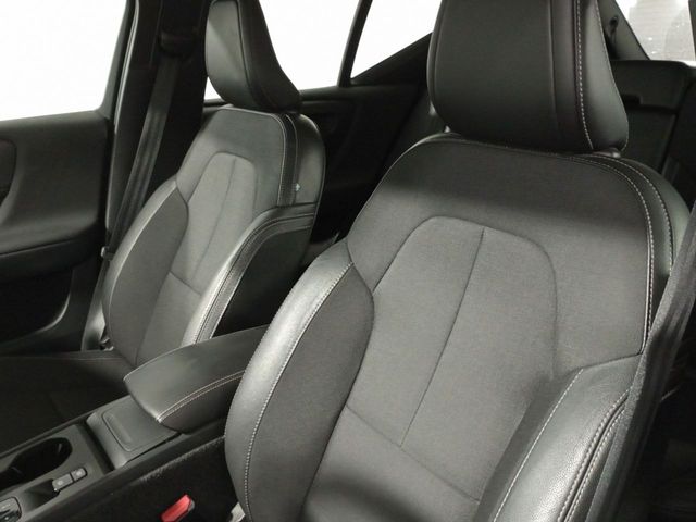 Volvo XC40 Business Plus 2WD