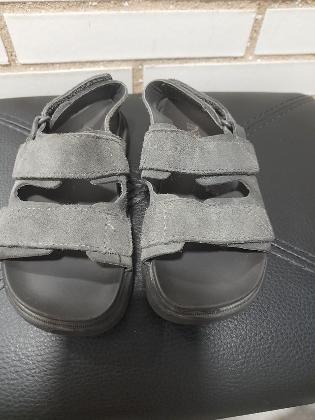 Sandalias niño Zara grises
