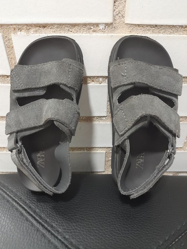 Sandalias niño Zara grises
