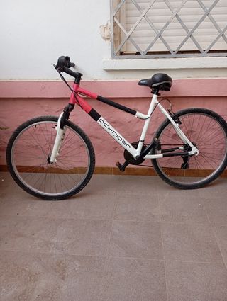 Bicicleta Rockrider rosa y negra