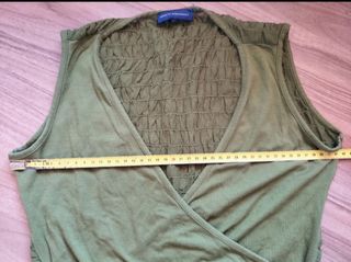 Camiseta Adolfo Domínguez verde cruzada