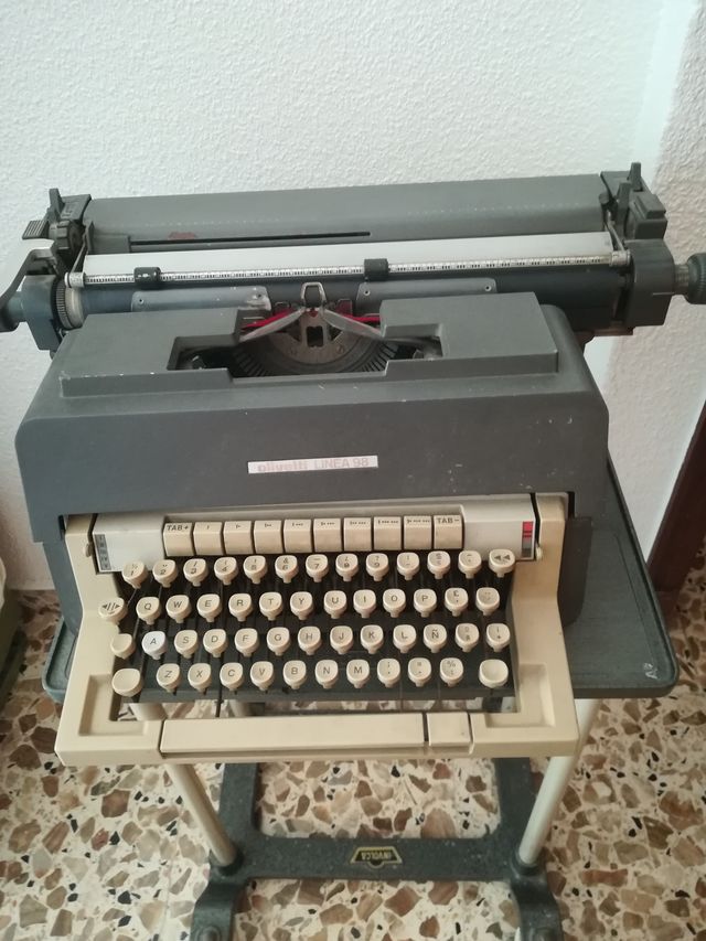 Máquina de escribir Olivetti Linea 98