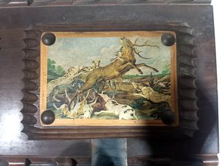 Perchero de madera con 3 pinturas