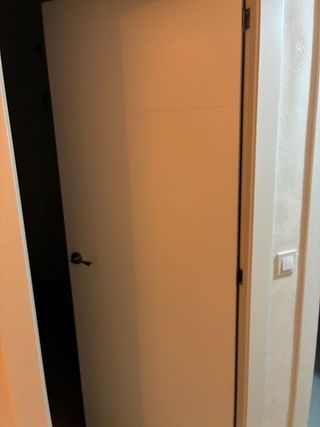 Puerta lacada blanca nueva 72 cm