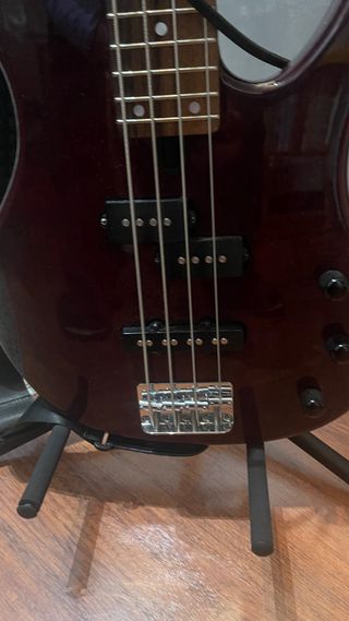 Bajo Yamaha en perfecto estado