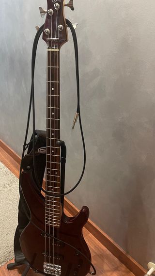 Bajo Yamaha en perfecto estado