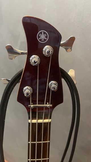 Bajo Yamaha en perfecto estado