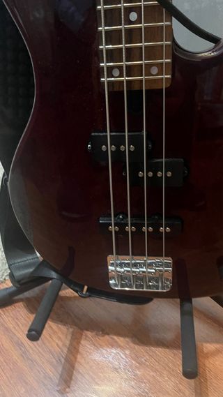 Bajo Yamaha en perfecto estado